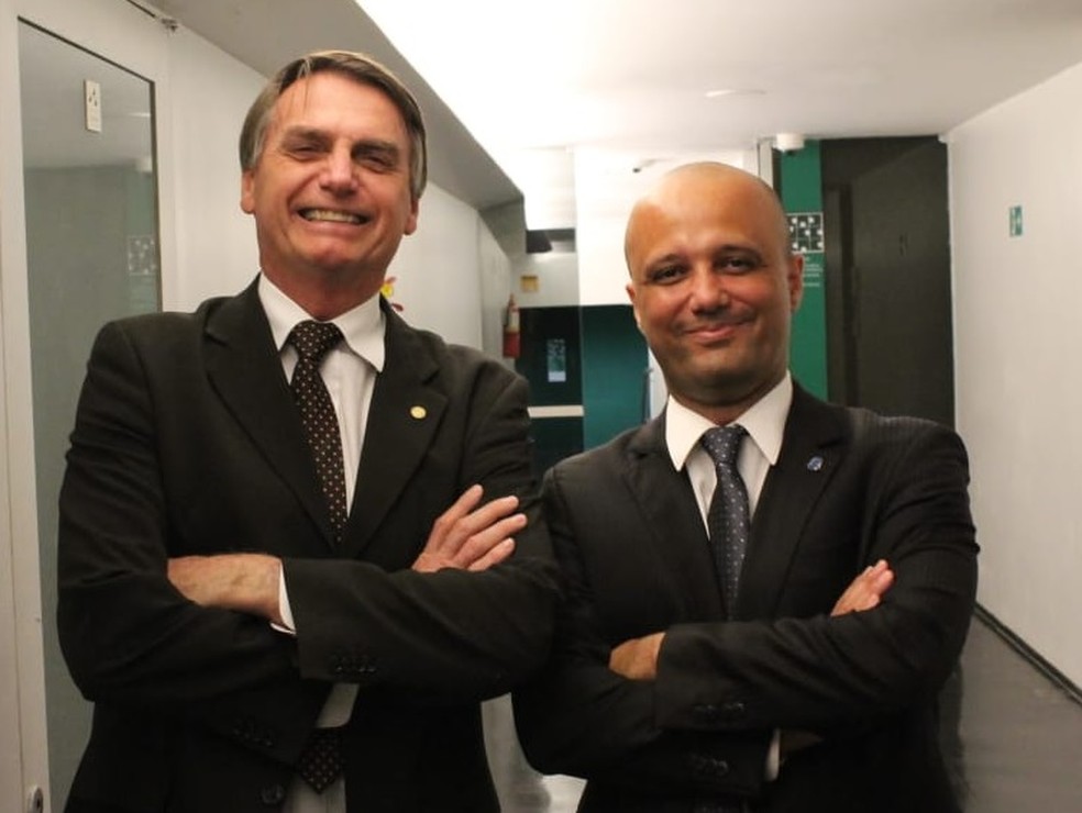 O presidente Jair Bolsonaro e o novo lÃ­der do governo na CÃ¢mara, deputado Major Vitor Hugo â Foto: ReproduÃ§Ã£o/Facebook