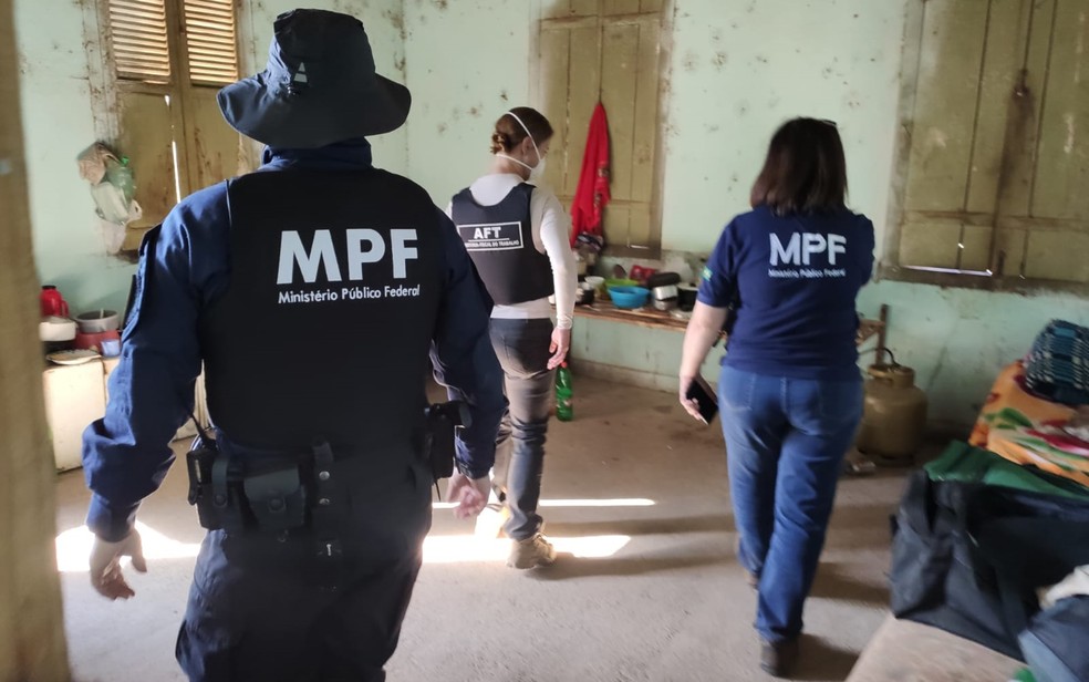 Resgate a trabalhadores em condições análogas à escravidão.  — Foto: Polícia Rodoviária Federal