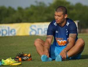 Nilton garante que ida a SP foi rotina  e que permanência no Cruzeiro é certa