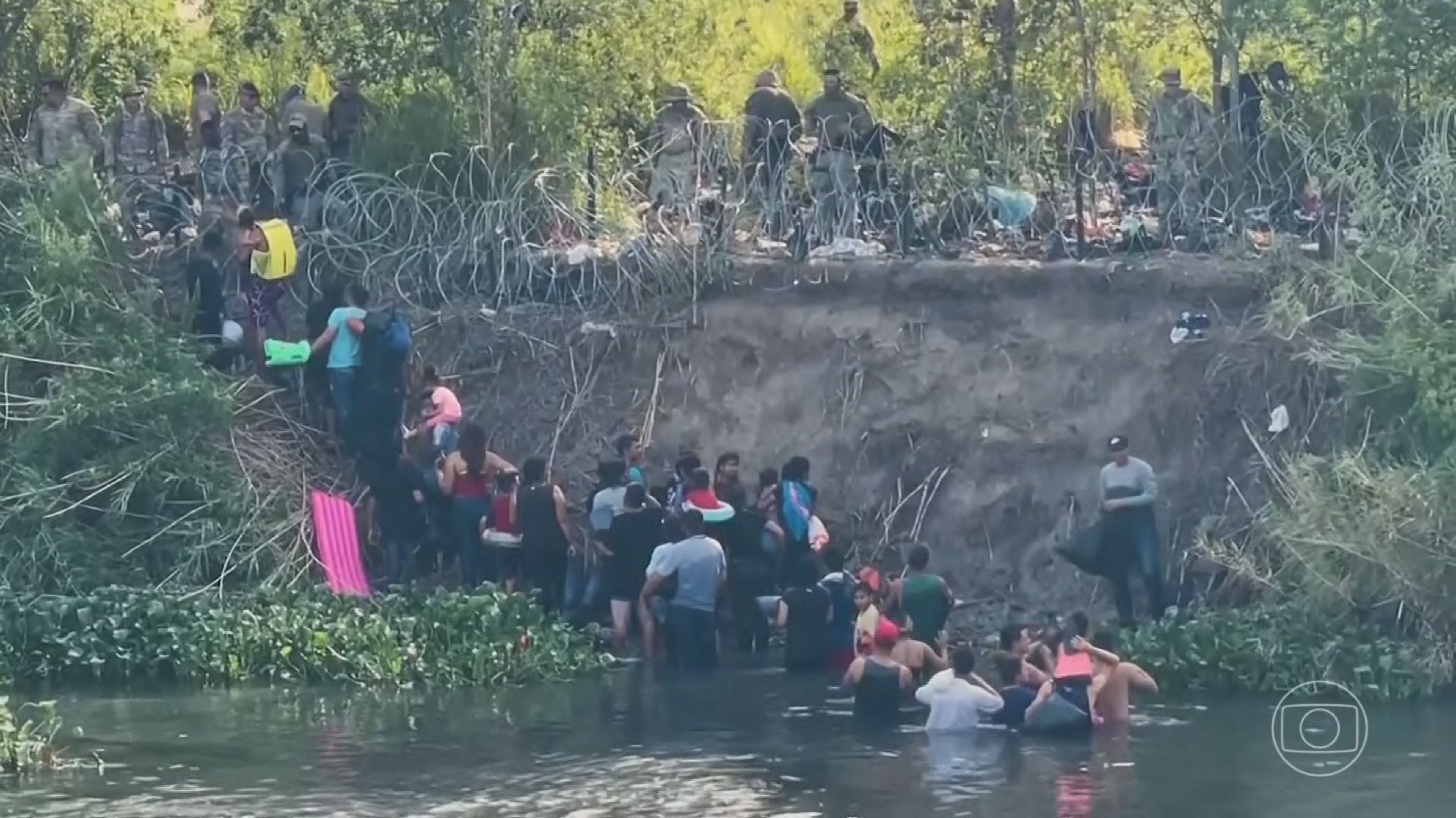 Fim da emergência de saúde nos EUA leva milhares de mexicanos à fronteira 