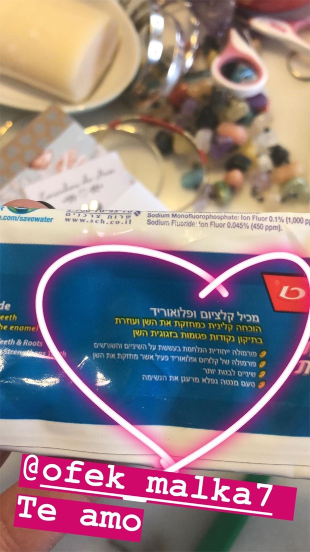 Luana Piovani vê produto com inscrições em hebraico e lembra do namorado (Foto: Reprodução / Instagram)