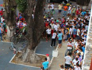 Torcida do Fortaleza faz fila para compra de ingressos antecipados (Foto: Divulgação/Fortaleza)