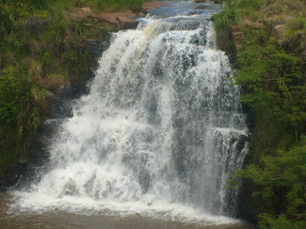 Com 12 metros de altura, a cachoeira da Pedreira está dentro da cidade de Faxinal (Foto: Divulgação/Prefeitura de Faxinal) Com 12 metros de altura, a cachoeira da Pedreira está dentro da cidade de Faxinal (Foto: Divulgação/Prefeitura de Faxinal)