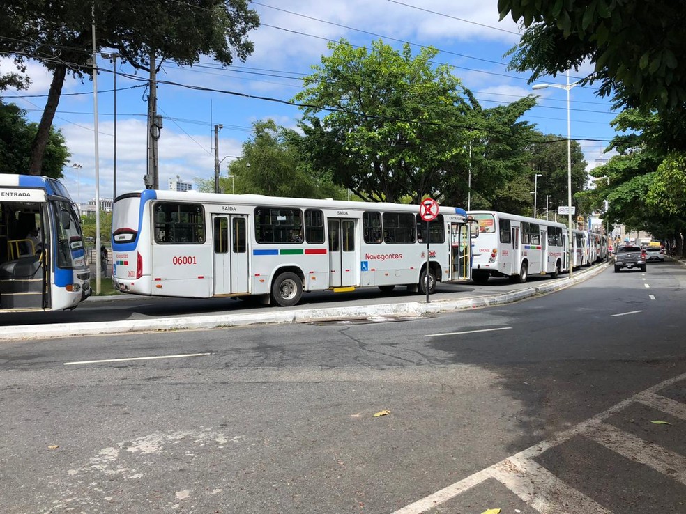 Apesar da paralisação de atividades dos transportes coletivos em João Pessoa; motoristas de ônibus tem empregos garantidos por dois meses — Foto: Raniery Soares/CBN