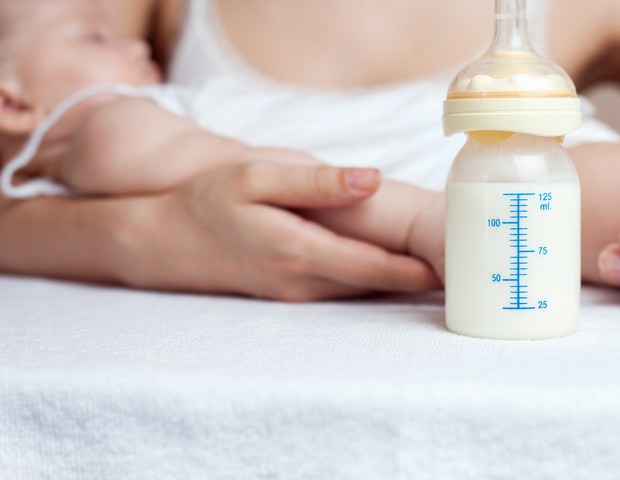 300 ml de leite materno podem alimentar até 10 bebês  (Foto: Thinkstock)