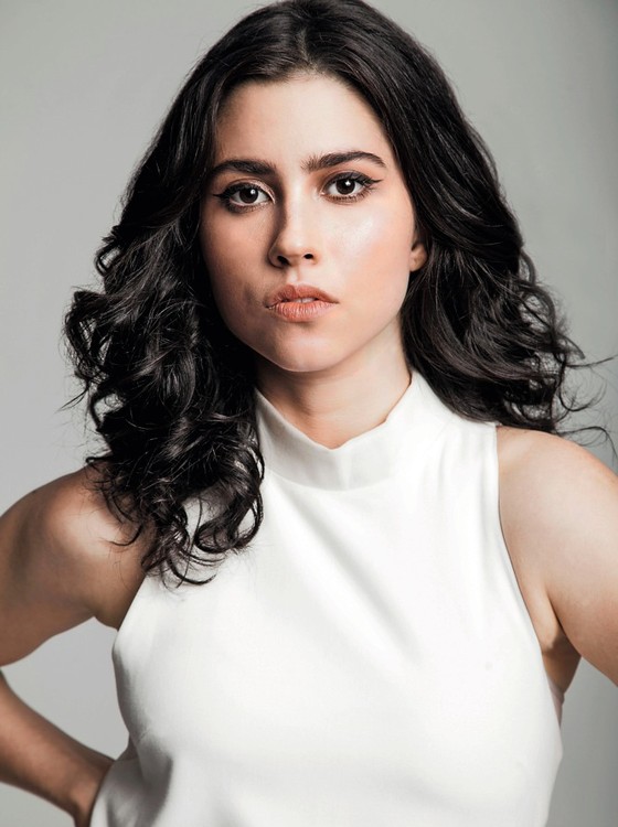 http://s2.glbimg.com/O3P_SAt1xG1GDEbyam9Fz23TbaE=/560x750/top/e.glbimg.com/og/ed/f/original/2018/01/11/olivia_torres_dj.jpg