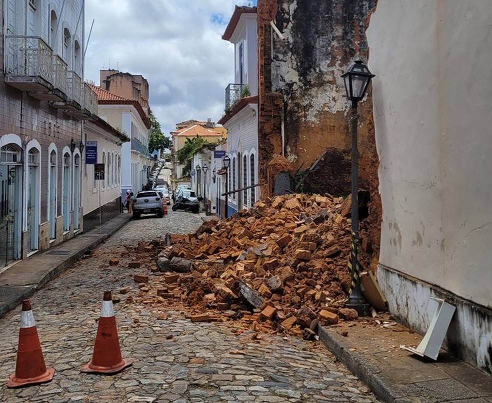 Casarão cai no Centro Histórico de São Luís. — Foto: Reprodução / Redes Sociais