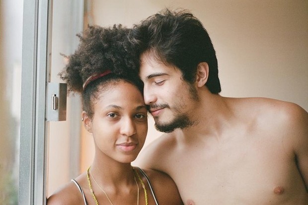 Danilo Mesquita e a namorada, Domênica Dias (Foto: Reprodução/ Instagram)