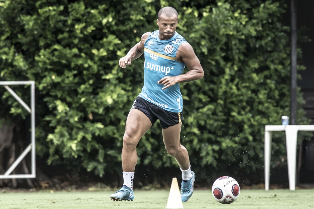 Carlos Sánchez em treino do Santos — Foto: Ivan Storti/Santos FC