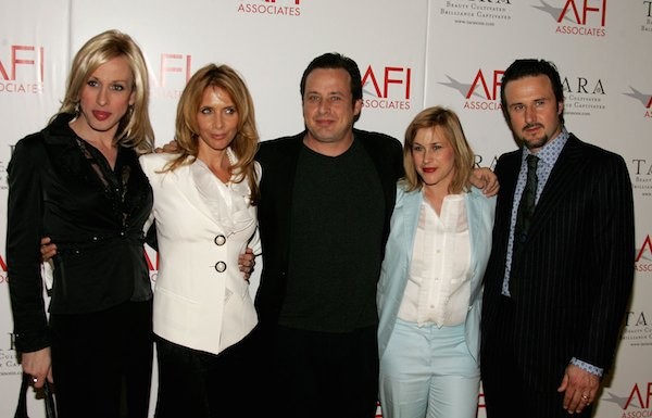 A atriz Alexis Arquette e seus irmãos, Rosanna, Richmond, Patricia e David (Foto: Getty Images)