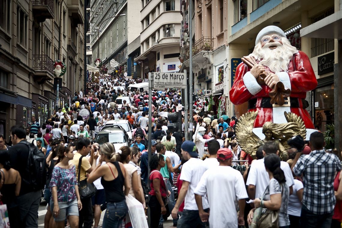 Comércio na rua 25 de março, em São Paulo (Foto: Marcelo Camargo/Agência Brasil)
