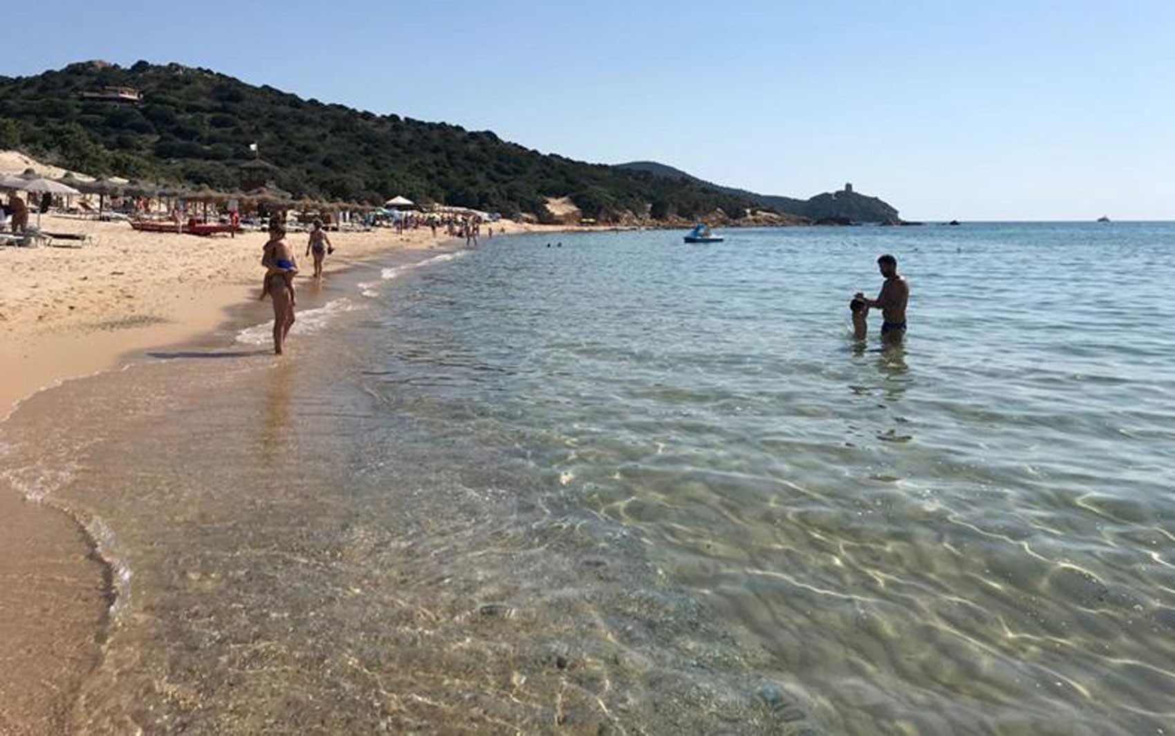 Turistas são multados em mais de R$ 18 mil por levarem areia da praia na Itália thumbnail