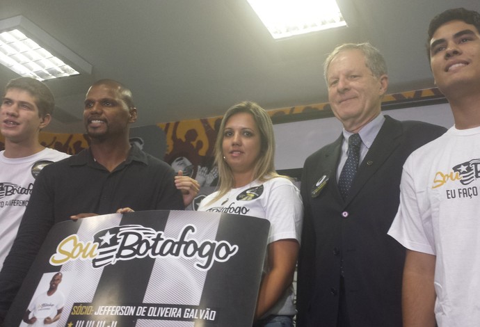 Jefferson e Presidente Carlos Socio-torcedor Botafogo (Foto: Daniel Dutra) Jefferson e Presidente Carlos Socio-torcedor Botafogo (Foto: Daniel Dutra)