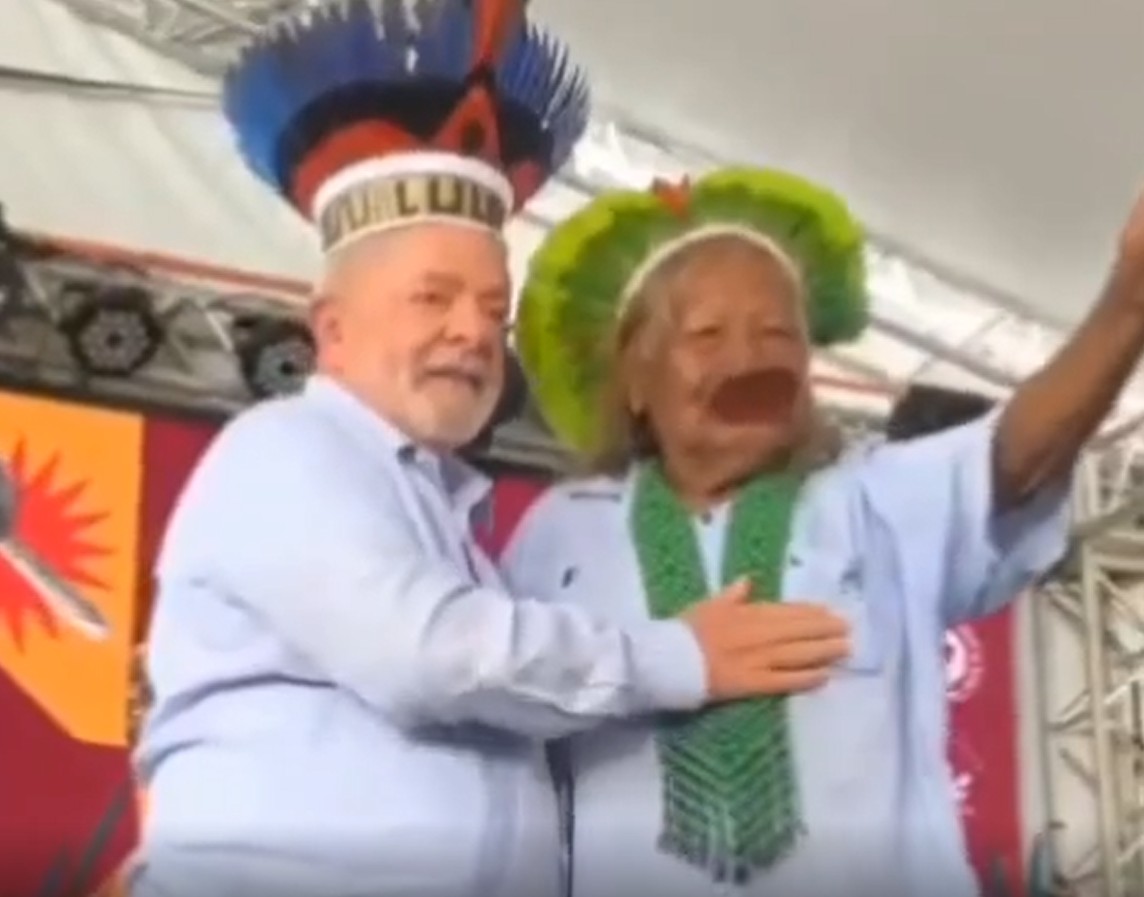 Lula e Raoni vão encontrar Macron em Paris; reuniões já despertam interesse na imprensa francesa