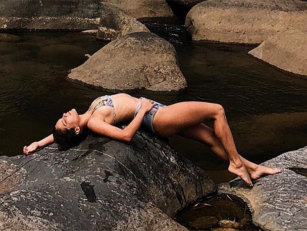 Isabella Santoni em meio à natureza (Foto: Reprodução/Instagram)
