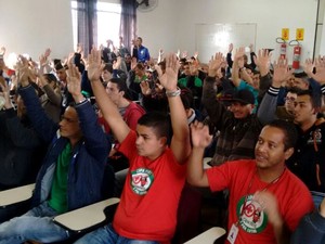 Após um mês em greve, operários da Chery retomam atividades em Jacareí (Foto: Wanderson Borges/TV Vanguarda)