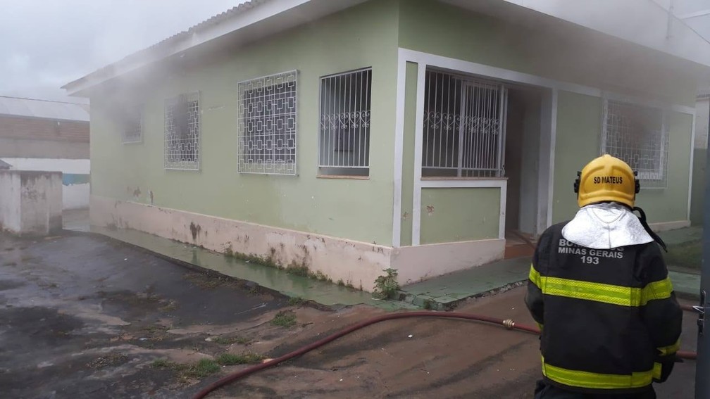 Pacientes psiquiátricos vão para hospital após incêndio em Alfenas — Foto: Corpo de Bombeiros