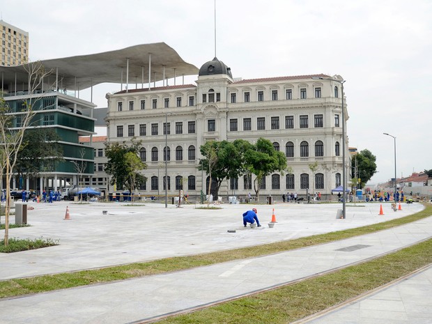 Na remodelação da Praça Mauá os prédios históricos voltam a ter destaque  (Foto: Alexandre Macieira/Riotur)