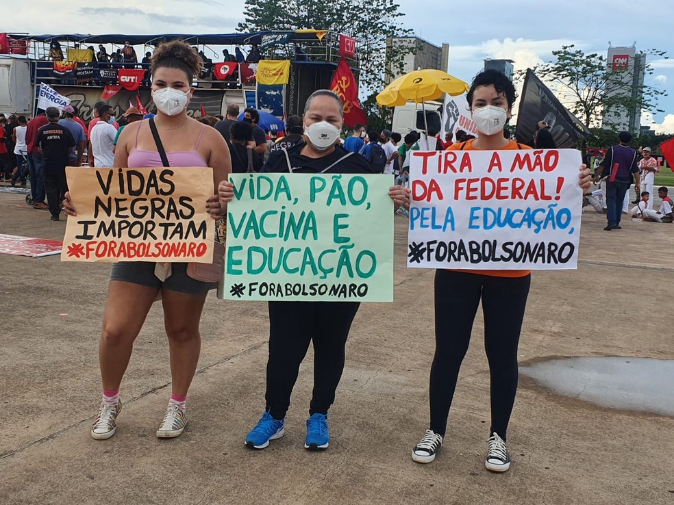 Manifestantes fazem ato pelo Dia da Consciência Negra e contra Bolsonaro,  em Brasília | Distrito Federal | G1