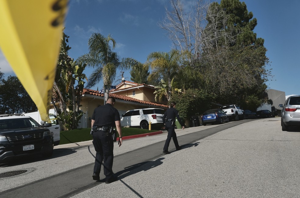 Aluguel de casas próximas ao local do tiroteio custam até 10.000 dólares por um fim de semana. — Foto: AP Photo/Richard Vogel