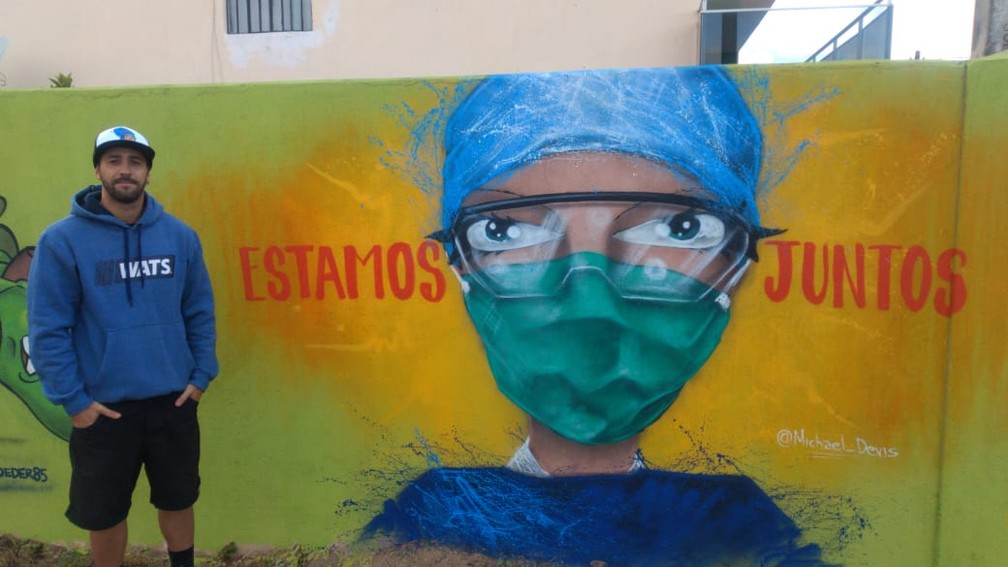 Grafite em homenagem a profissionais da saúde durante pandemia do ...