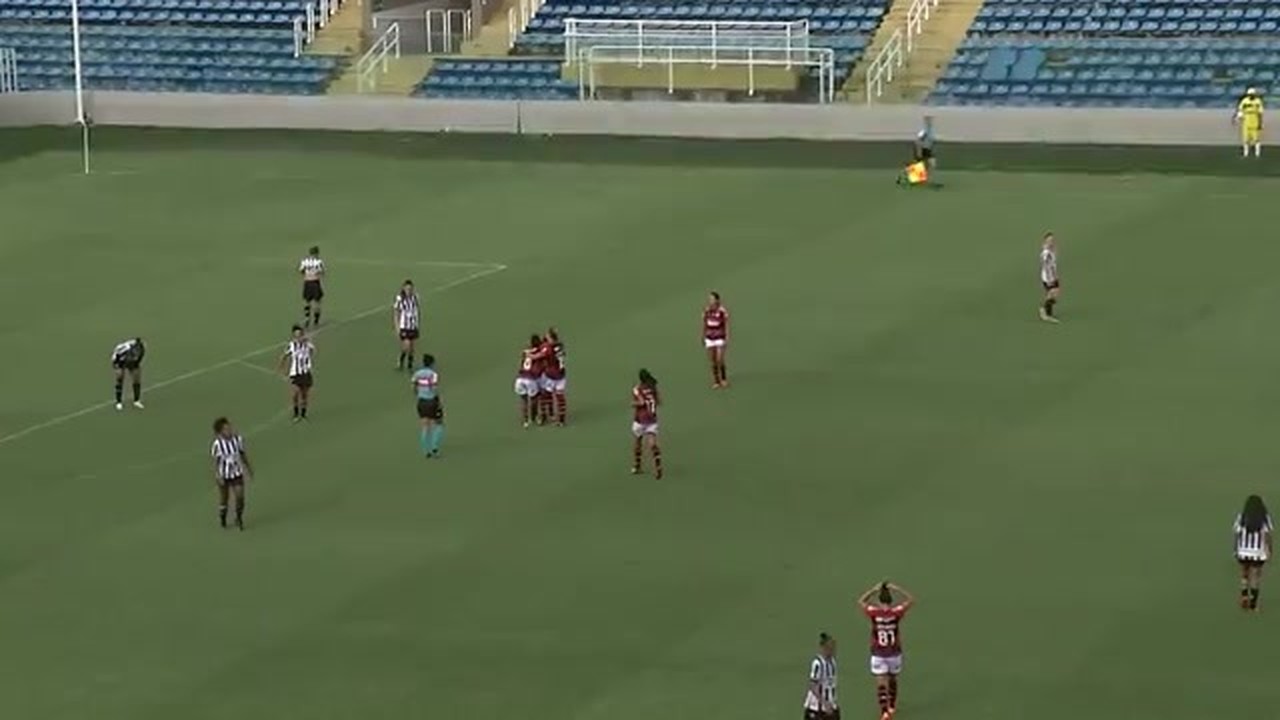 Gol de Giovanna Crivelari, do Flamengo, contra o Ceará.