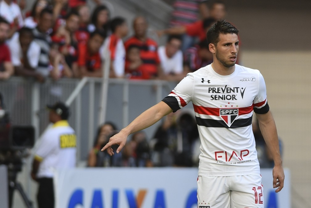 Calleri em jogo do São Paulo — Foto: Ricardo Botelho/Brazil Photo Press