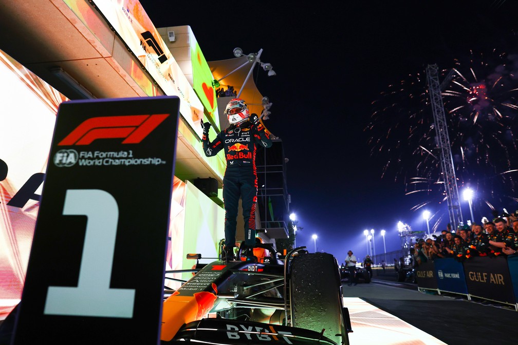 Max Verstappen comemora a vitória no GP do Bahrein, abertura da temporada 2023 da Fórmula 1 — Foto: Mark Thompson/Getty Images