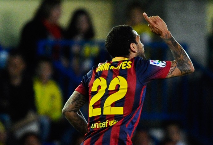 Daniel Alves comemora, Villarreal x Barcelona (Foto: Getty Images)