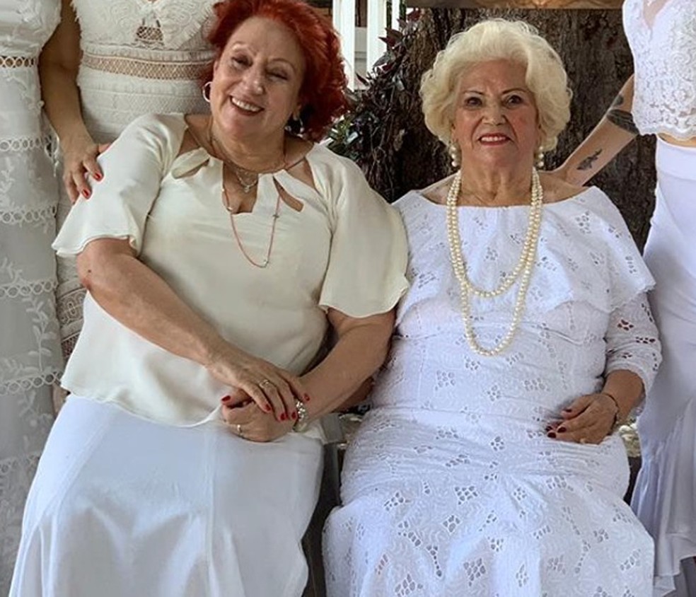 Alba Lucena e a mãe, Diva Lopes da Silva — Foto: Reprodução/Facebook