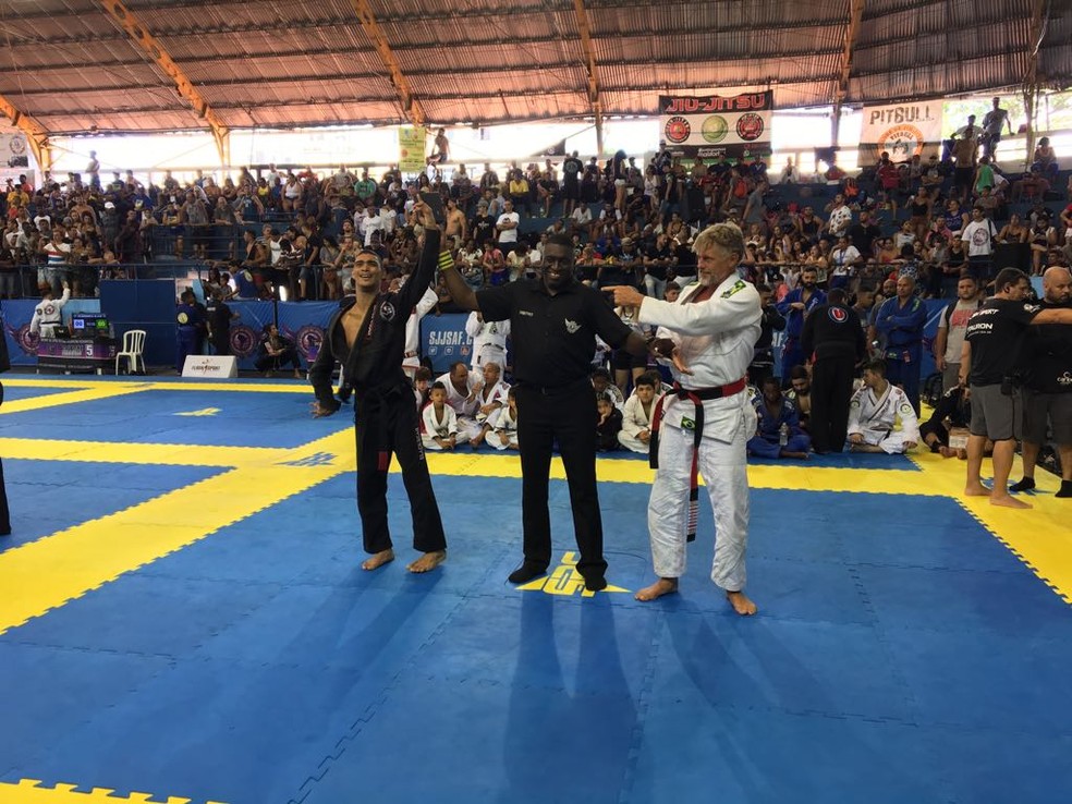 Com paralisia cerebral, o faixa-preta Alan de Oliveira venceu sua luta especial no Sul-Americano de Jiu-Jitsu (Foto: Caio Blois )