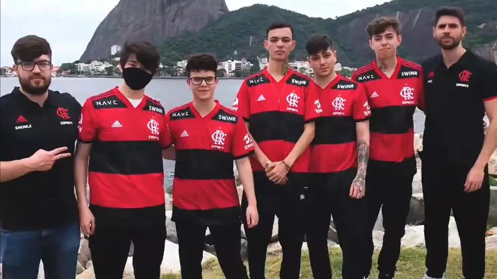 Flamengo anuncia novo elenco