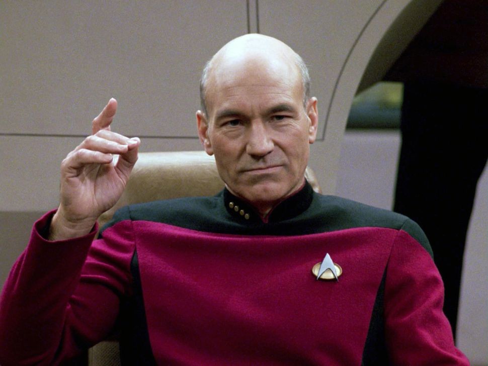 Sir Patrick Stewart viveu Jean-Luc Picard entre 1987 e 1994 na série Star Trek Next Generation e em outros quatro filmes lançados após o fim da produção de TV (Foto: Divulgação)