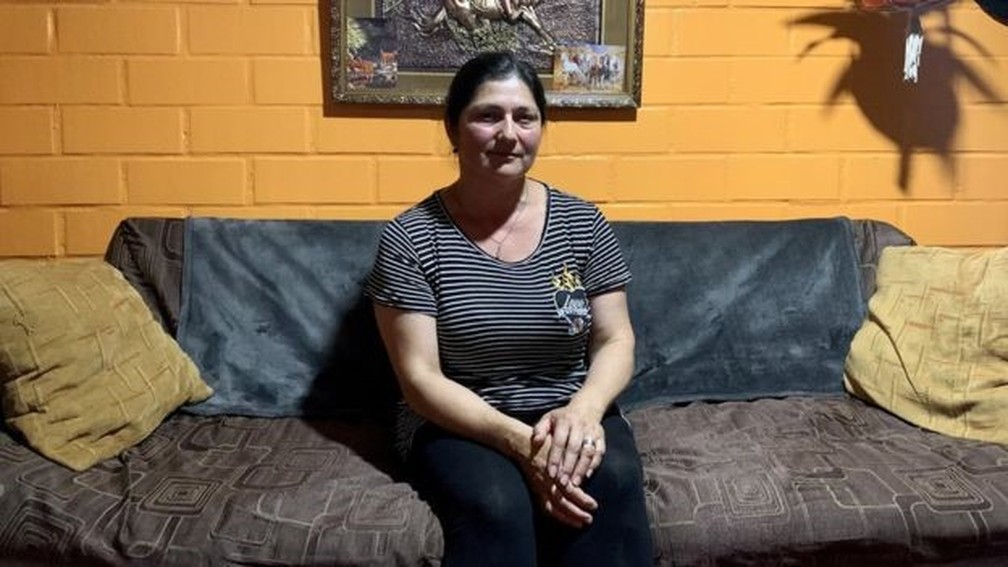 'Eu já perdi a esperança. Sinto que isso é uma brincadeira. Uma vida de pura injustiça', diz Berta Aparicio, que há anos espera por uma cirurgia — Foto: Francisco Jiménez/BBC
