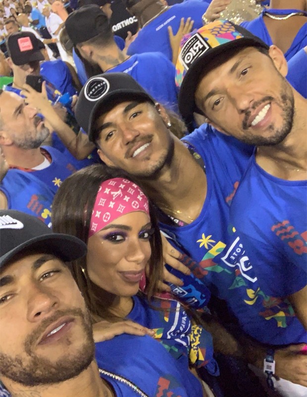 Neymar com Anitta, Gabriel Medina e Nenê (Foto: Reprodução/Instagram)