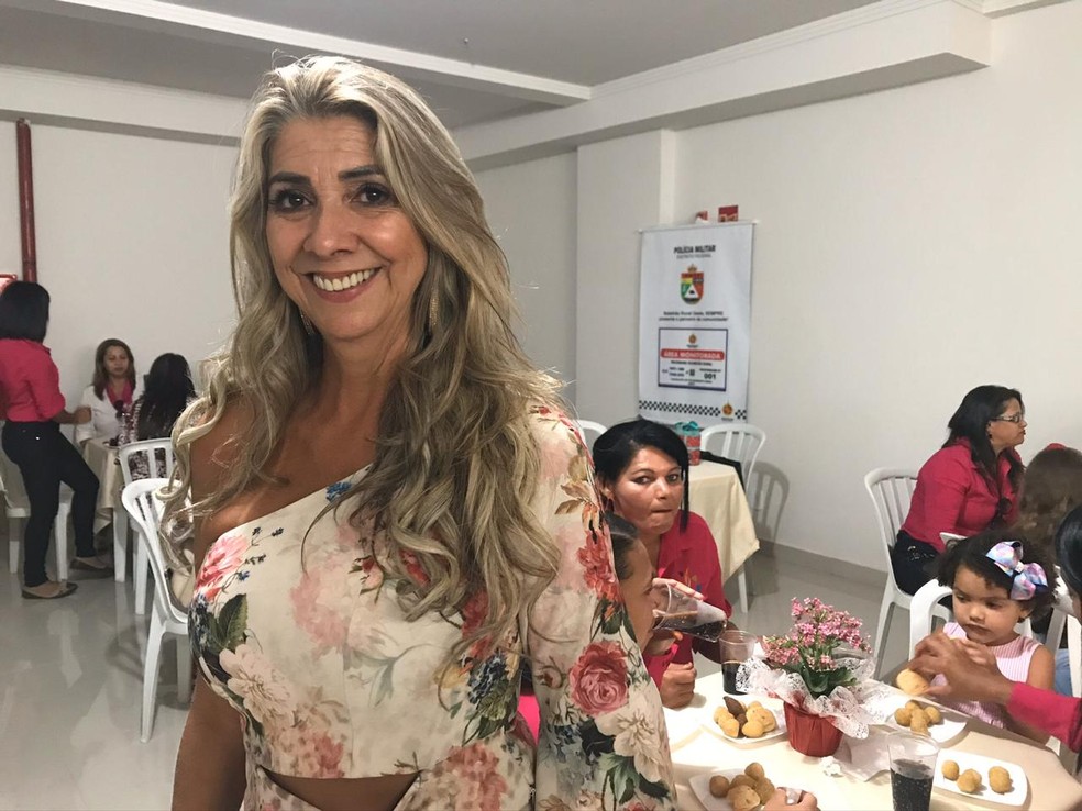 A produtora rural Sandra Vitoriano, presidente da Associação dos Produtores Rurais de Hortifruti do DF e Entorno, e do Sindicado de Hortaliças, Flores e Frutas do DF — Foto: Luiza Garonce/G1