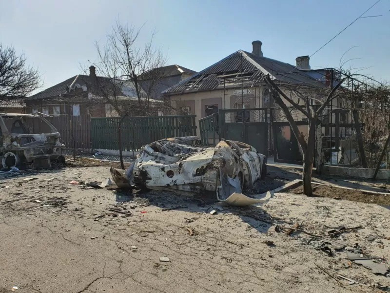 Cenário de destruição nas ruas da cidade assustava Silvana (Foto: Arquivo pessoal via BBC News)