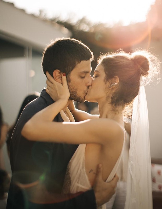 Chay Suede e Laura Neiva oficializaram a união em 2019 (Foto: Reprodução/Instagram)