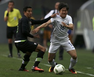Kwon Changhoon (foto) foi o autor do gol da vitória da Coreia do Sul contra o México (Foto: Ueslei Marcelino / Reuters)