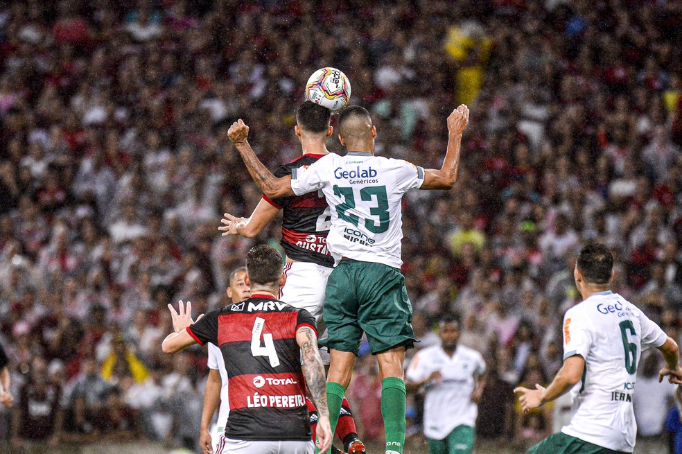 Léo Pereira e Gustavo Henrique em ação contra o Boavista — Foto: Marcelo Cortes / Flamengo