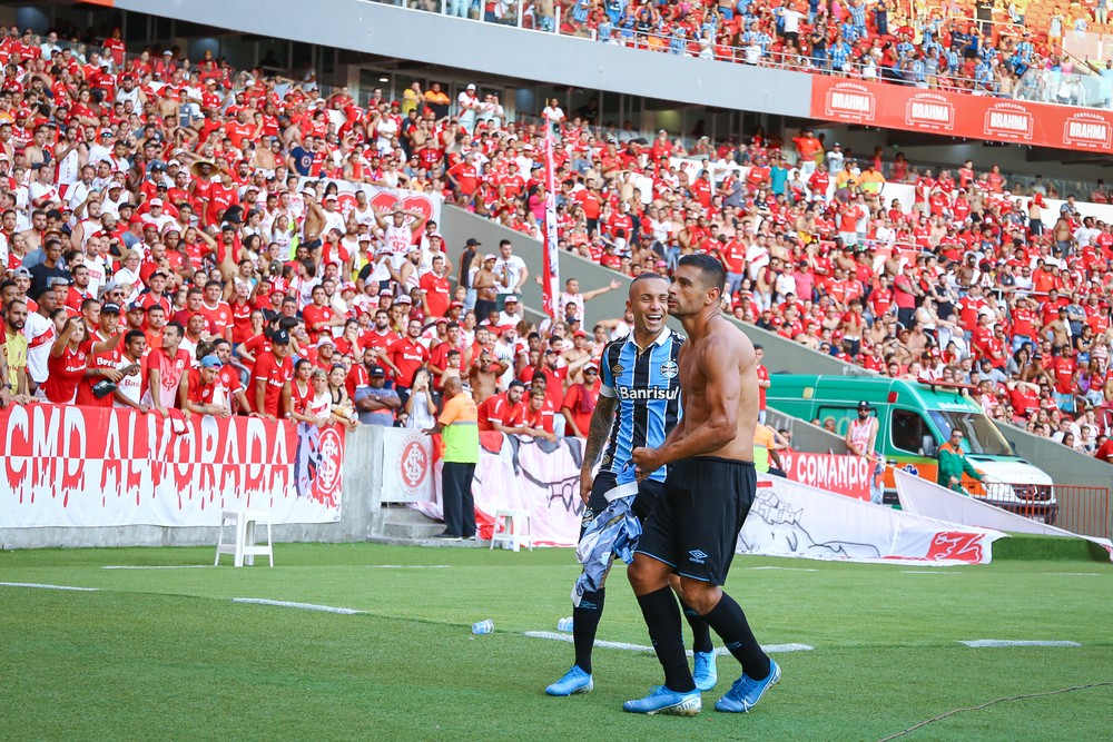 Diego Souza cala críticos, continua homem Gre-Nal e iguala Everton como artilheiro de 2020