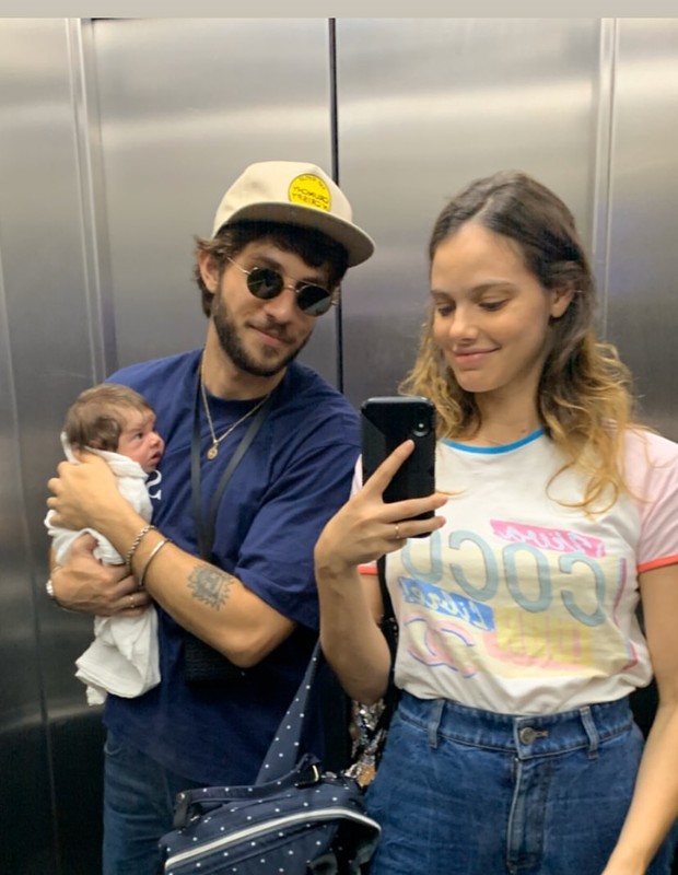 Laura Neiva também fez uma selfie de sua família (Foto: Reprodução)
