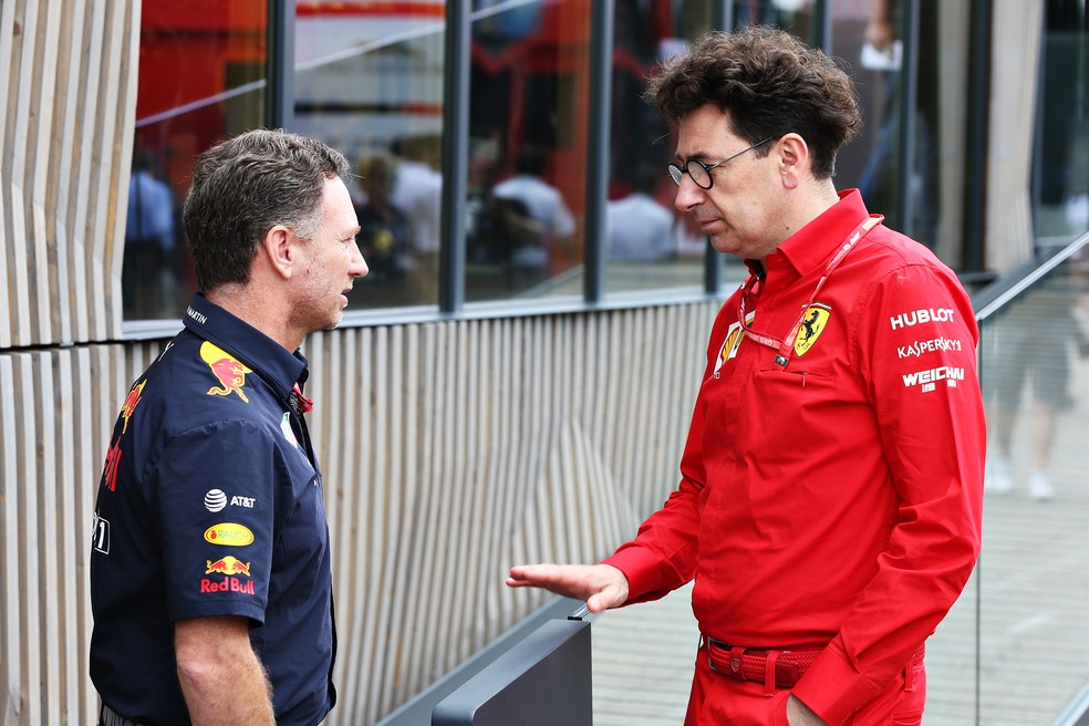 Christian Horner e Mattia Binotto, chefes de RBR e Ferrari — Foto: Getty Images