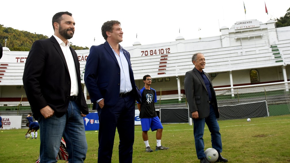 M�rio Bittencourt durante encontro com o presidente da Conmebol, Alejandro Dominguez, e o secret�rio-geral da CBF, Walter Feldman nas Laranjeiras � Foto: Mailson Santana / Fluminense FC