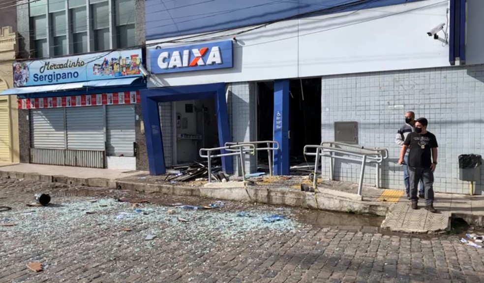 Agência bancária foi explodida em São Gonçalo dos Campos neste mês de abril — Foto: Filipe Pereira/TV Subaé