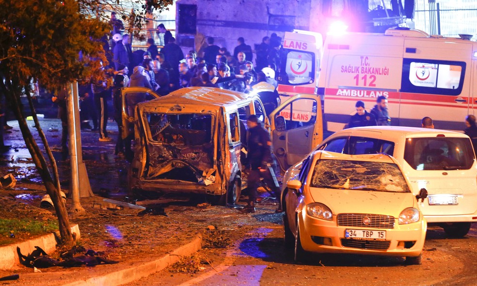 Explosão em Istambul deixa feridos neste sábado (10) — Foto: Murad Sezer / Reuters