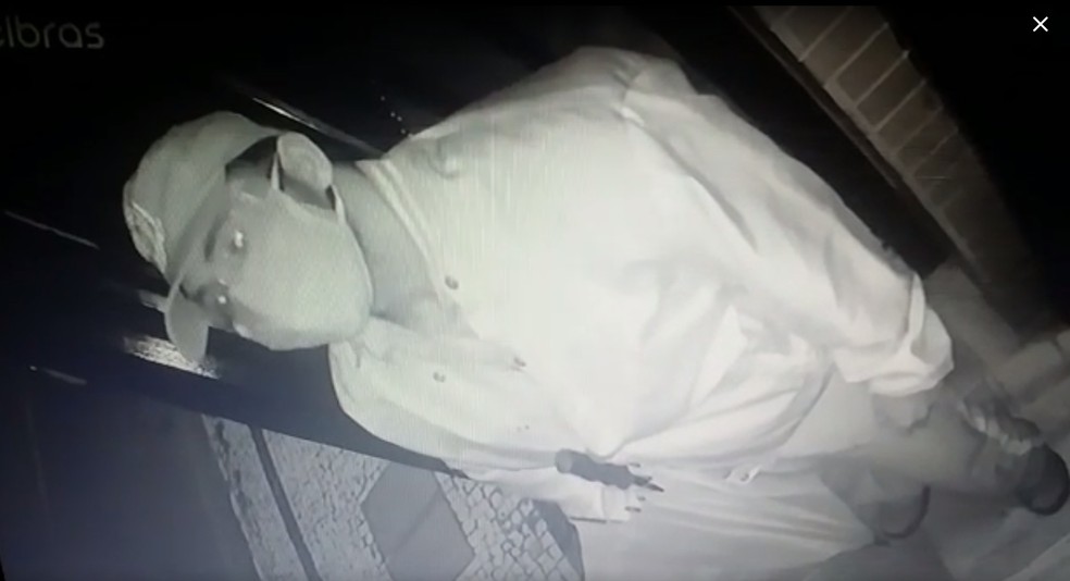 Imagens de câmera de segurança mostram suspeito de matar porteiro em condomínio de Natal. — Foto: Reprodução