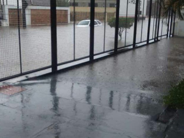 Chuva durou 30 minutos, segundo Corpo de Bombeiros (Foto: Arquivo Pessoal)