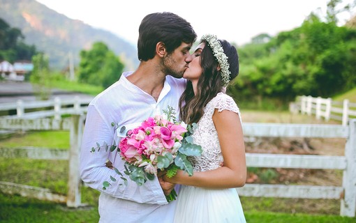 Apaixonados: Felipe Simas e Mariana Uhlmann celebram 4 anos de relação