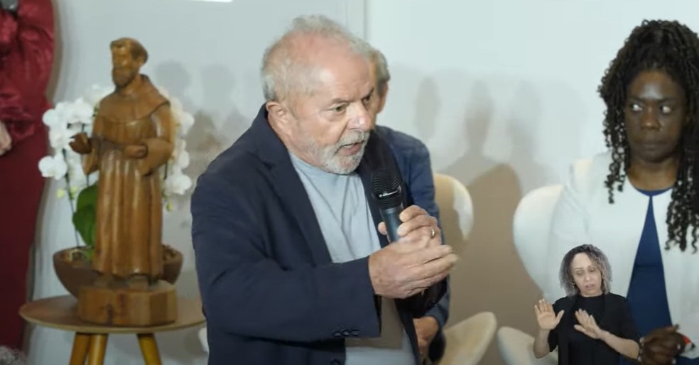 Candidato do PT ao Palácio do Planalto, Lula discursa em evento com católicos — Foto: Reprodução/YouTube